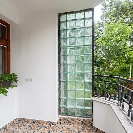 Luxury New Two Bedroom *